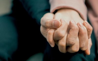 Cómo convencer a una persona cercana que tiene sufrimiento emocional para que pida ayuda